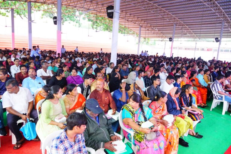 ఇంజనీరింగ్ విద్యార్ధులు లక్ష్యాలవైపు ముందుకు సాగాలి