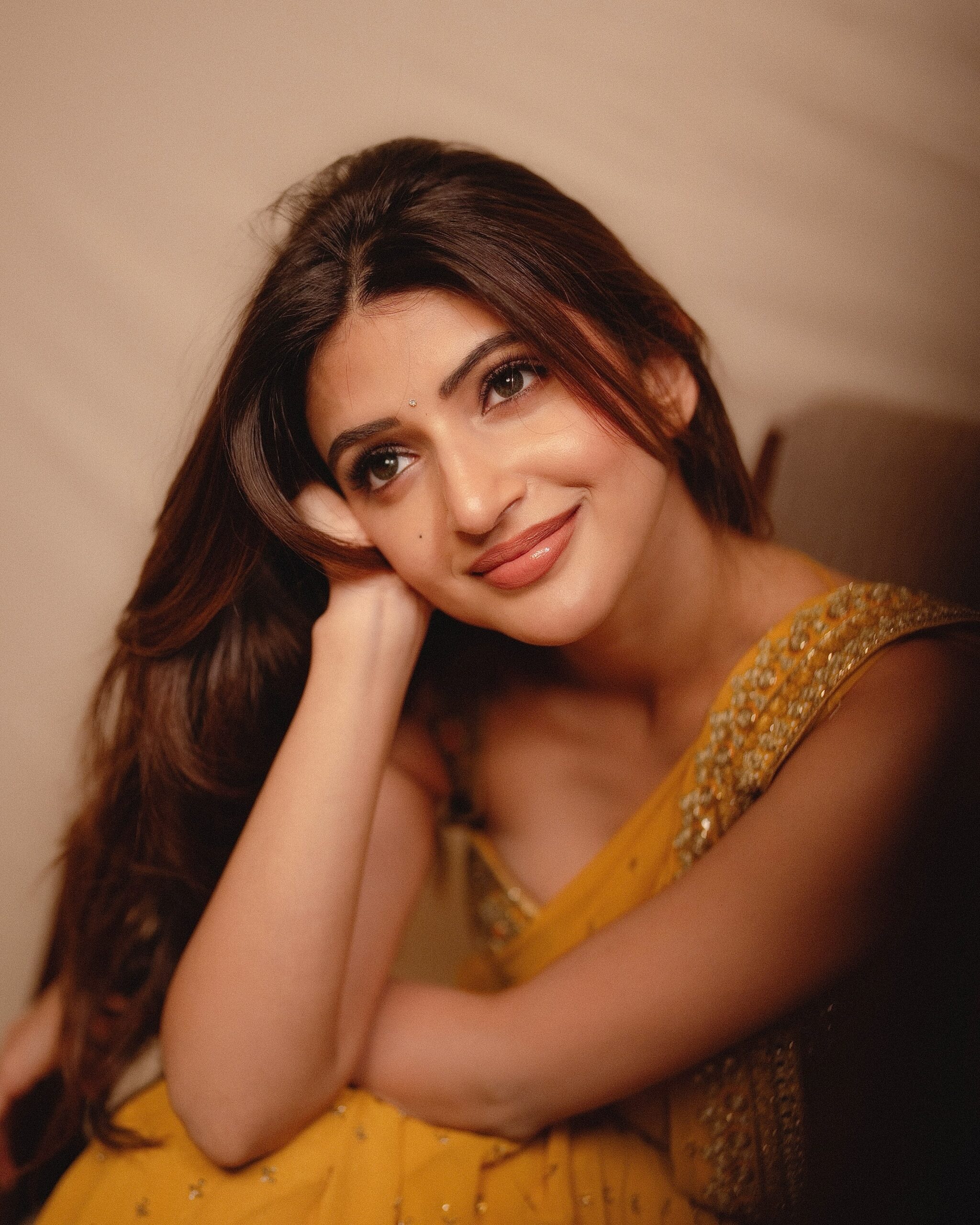 ఎల్లో శారీలో శ్రీలీల రాయల్ లుక్ - ఫోటో 1 Sreeleela wearing a yellow saree photos