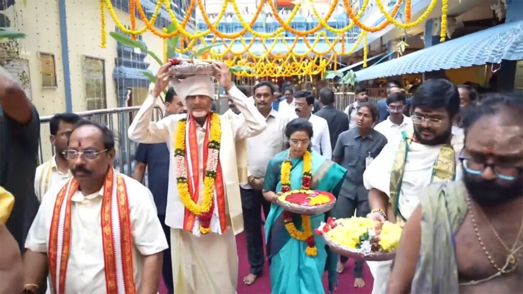 దుర్గమ్మకు పట్టువస్త్రాలు.. ఏర్పాట్లపై సీఎం ఖుషి