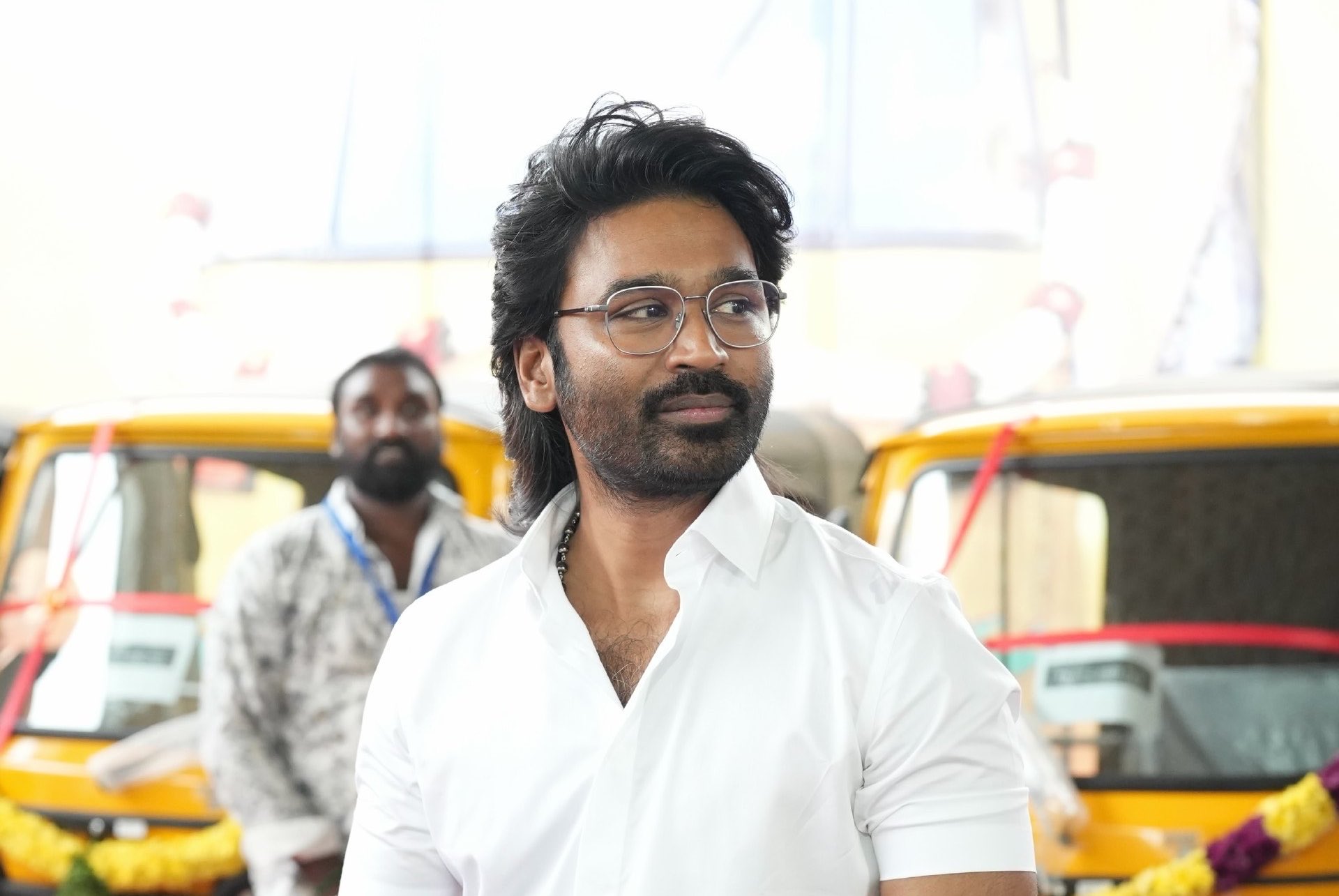 తమిళనాడు రాజకీయాల్లోకి మరో హీరో ధనుష్..? తమిళనాడు రాజకీయాల్లోకి మరో హీరో ధనుష్..?