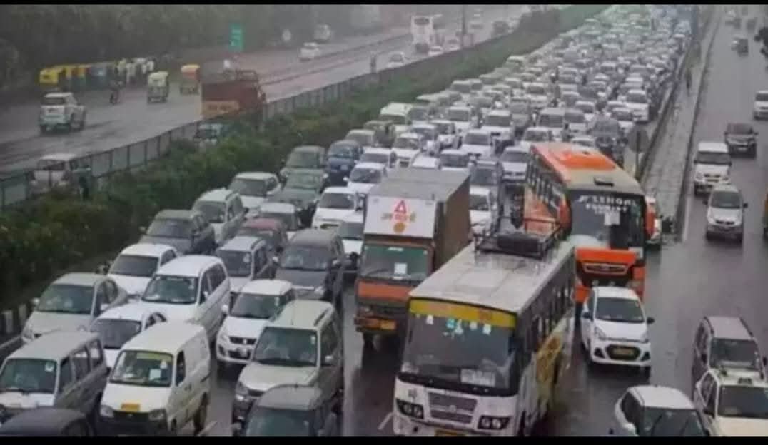 నగరవాసుల తిరిగి పయనం.. హైవేపై భారీ రద్దీ