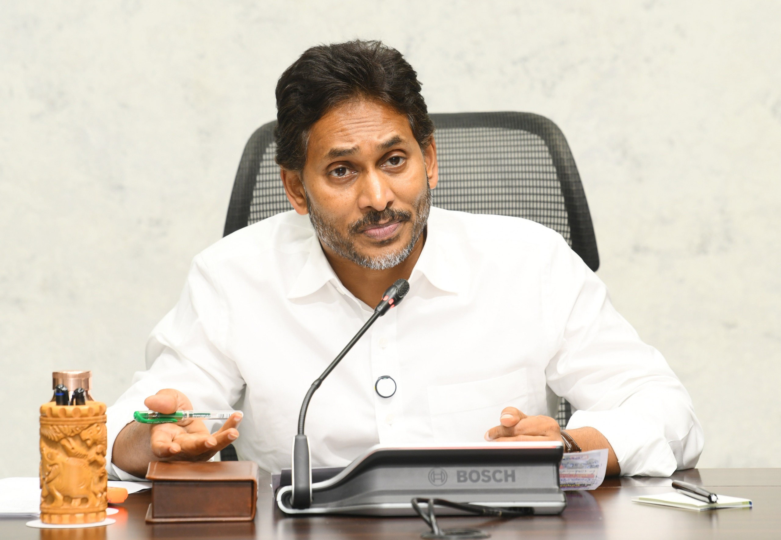 ఏకగ్రీవాలపై జగన్ స్టాండ్ ఏంటి..? ఏకగ్రీవాలపై జగన్ స్టాండ్ ఏంటి..?