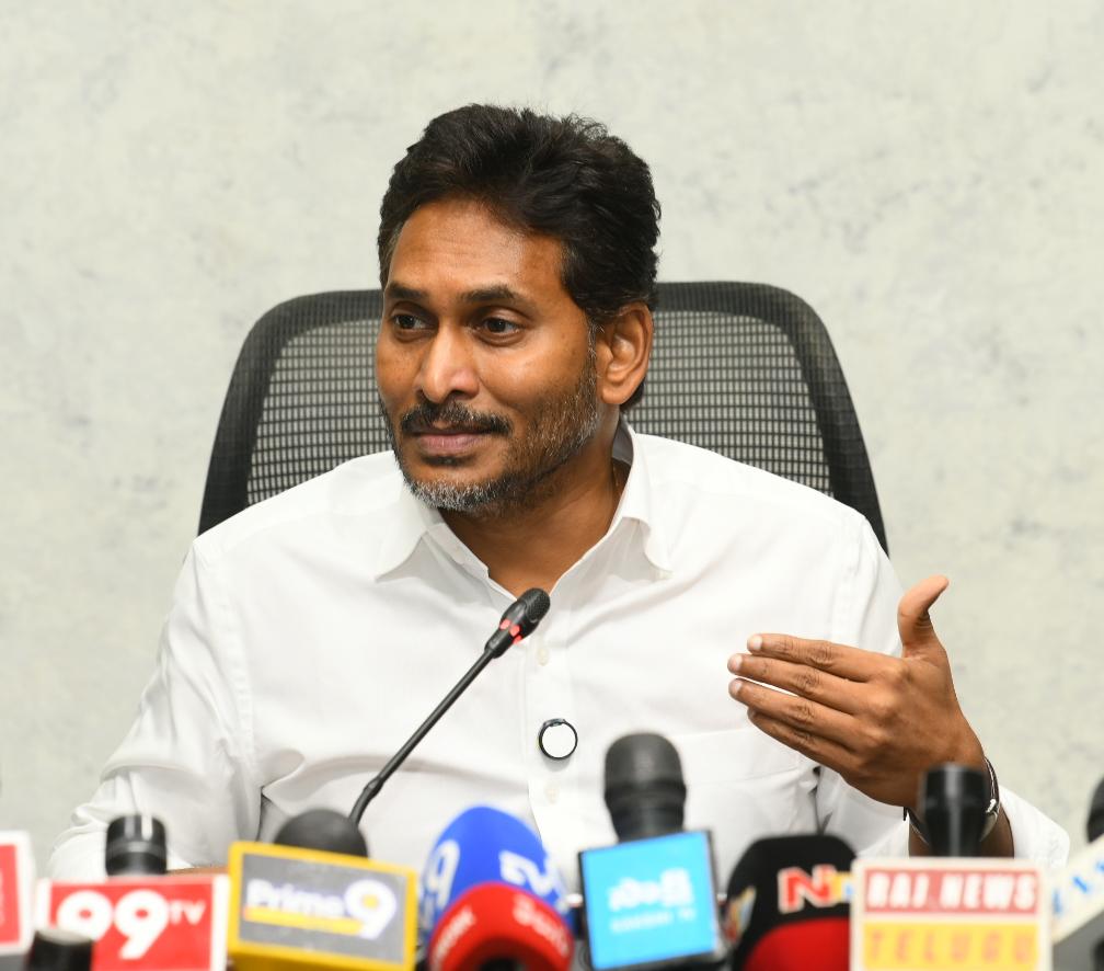 సుప్రీంకోర్టు ఆదేశాలను పాటించడం లేదు: జగన్ సుప్రీంకోర్టు ఆదేశాలను పాటించడం లేదు: జగన్